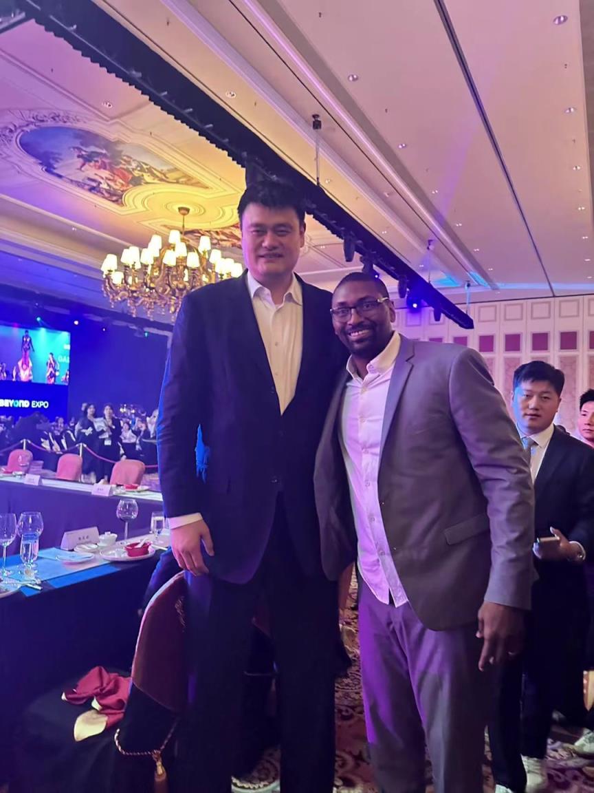 阿泰斯特曬與姚明合照：這是我最喜歡的隊友 姚??！