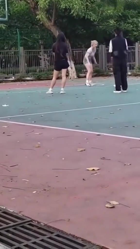 上來就背打女生的男人，真的活該沒有女朋友啊