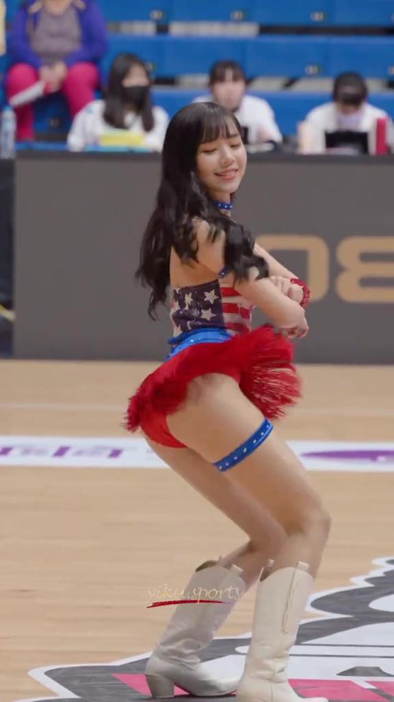 最好的啦啦隊(duì)小姐姐！自信，健康充滿活力！